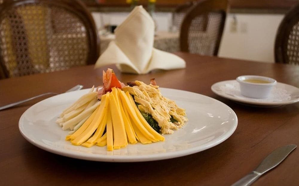 Hotel De Mendoza, Food and drink