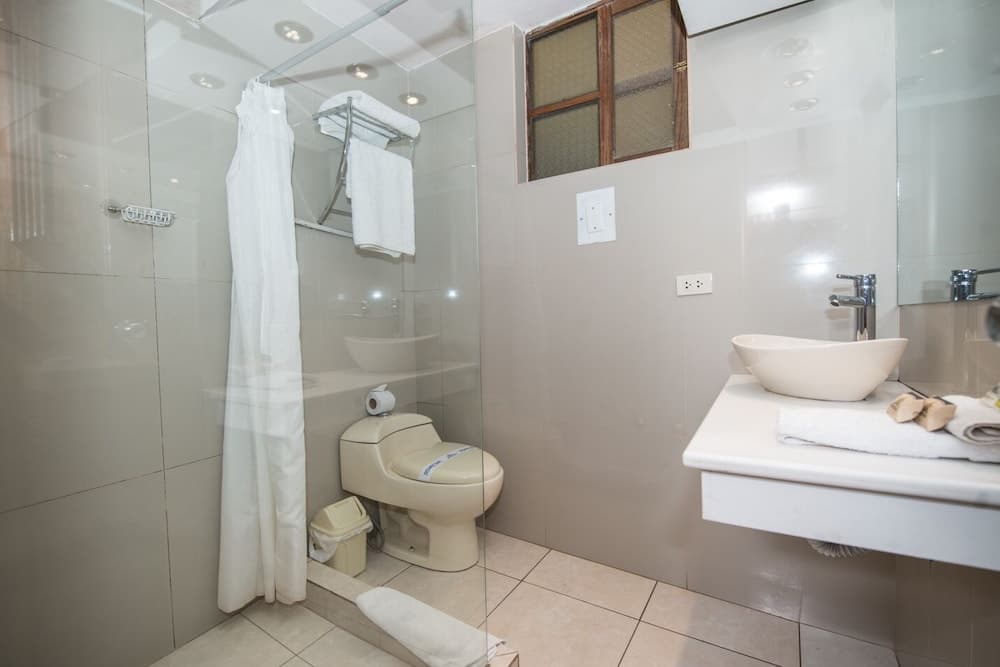 Intiwatana Hotel Boutique, Bathroom