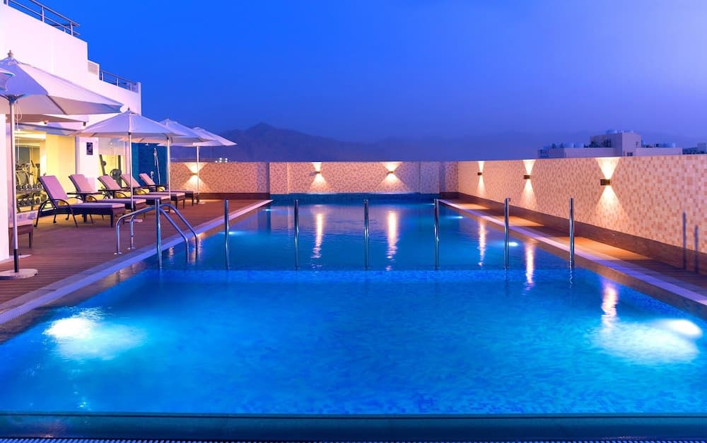 Centara Muscat Hotel Oman, Indoor/outdoor pool