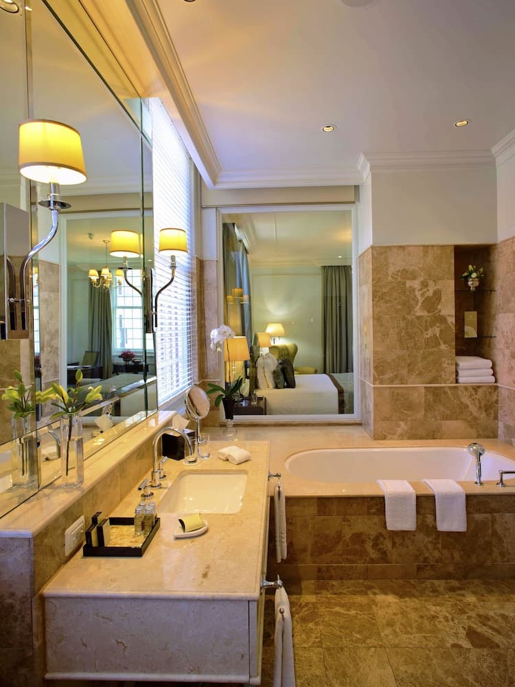 Taj Cape Town, Bathroom