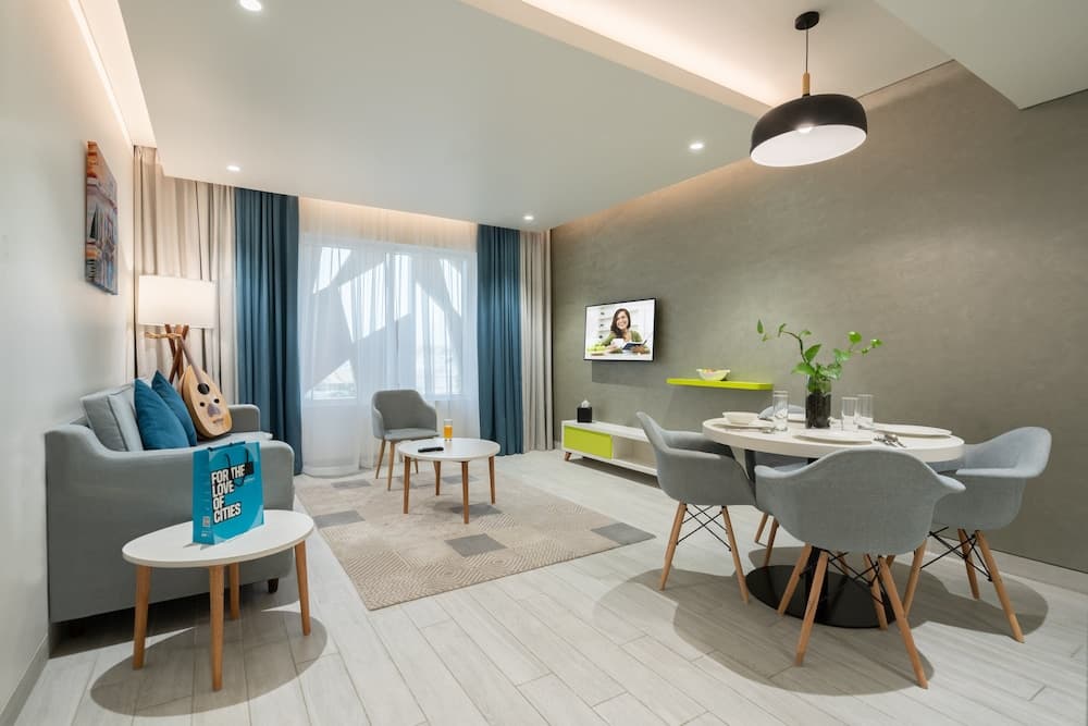 Citadines Al Ghubrah Muscat, Living area