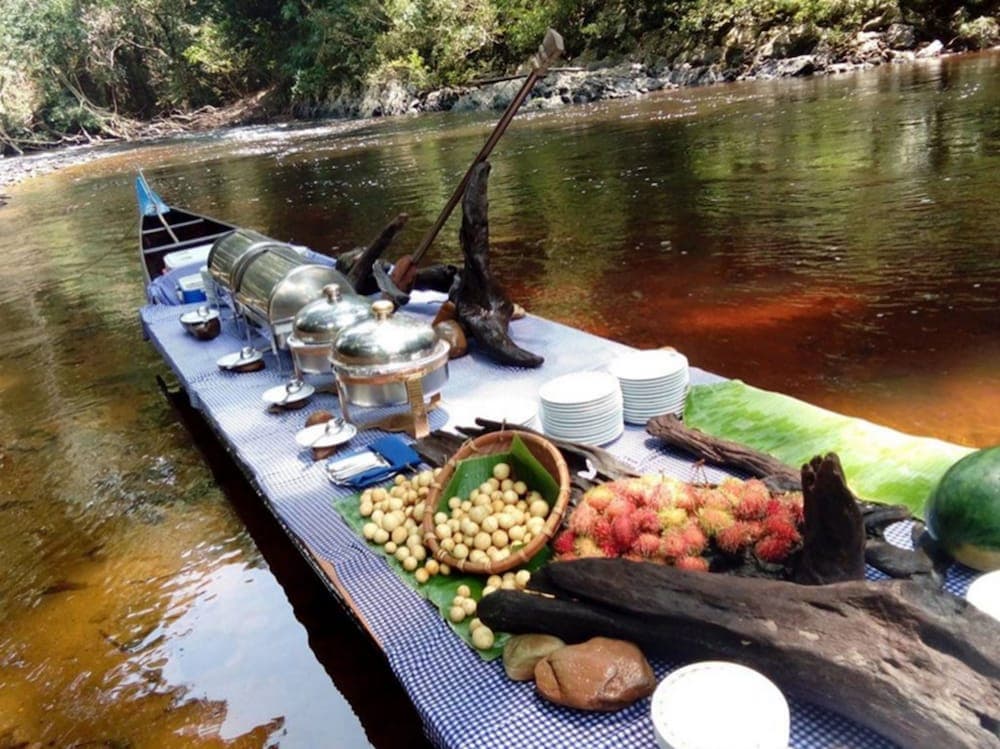 Mutiara Taman Negara, Dining