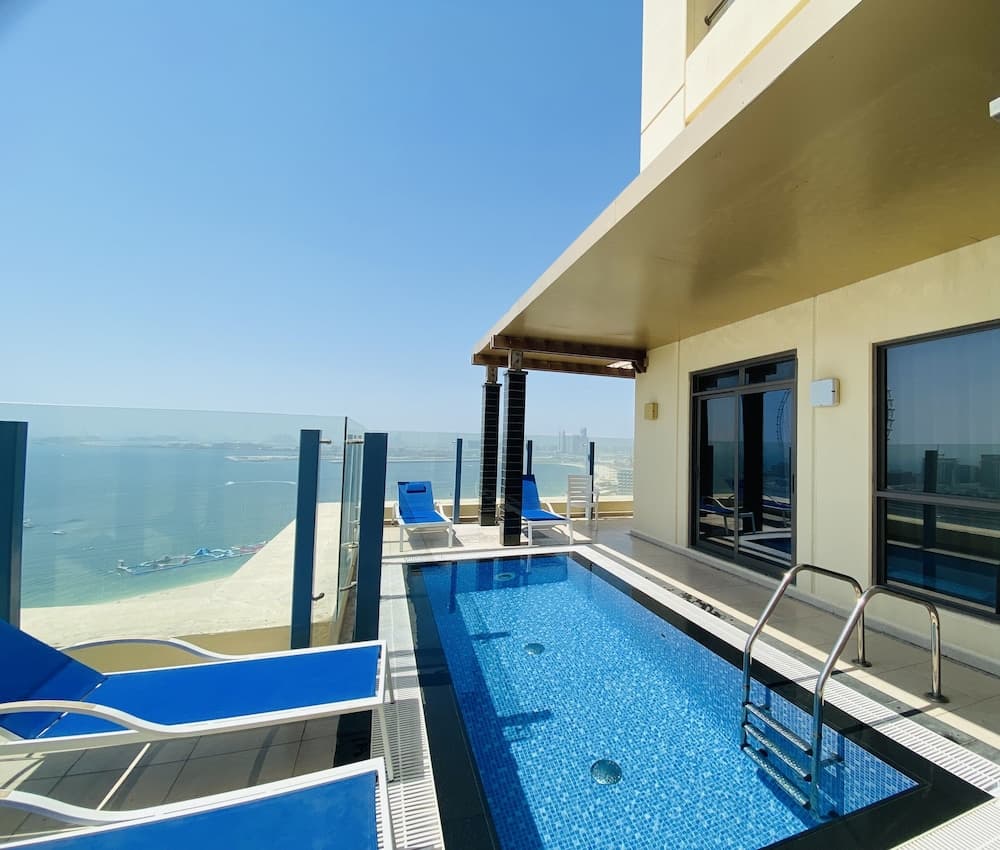 Roda Amwaj Suites, Private pool