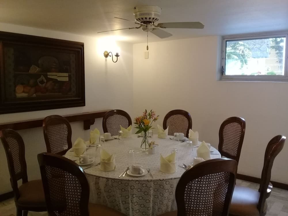 Hotel De Mendoza, Meeting facility