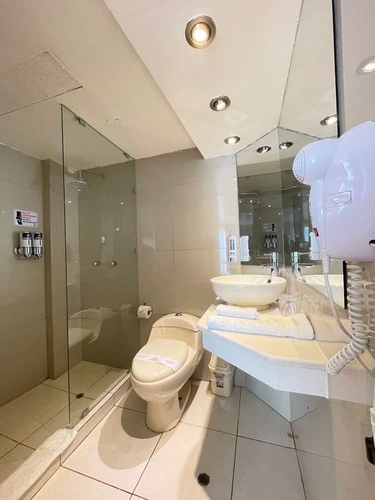 Intiwatana Hotel Boutique, Bathroom