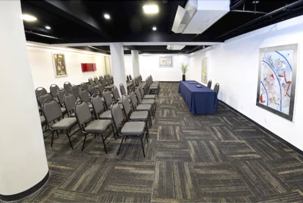 *Regente Hotel, Meeting facility