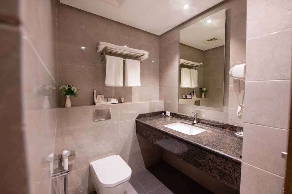 Rozana Hotel, Bathroom