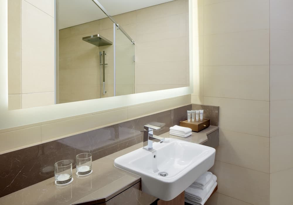 Crowne Plaza Muscat OCEC, an IHG Hotel, Bathroom sink