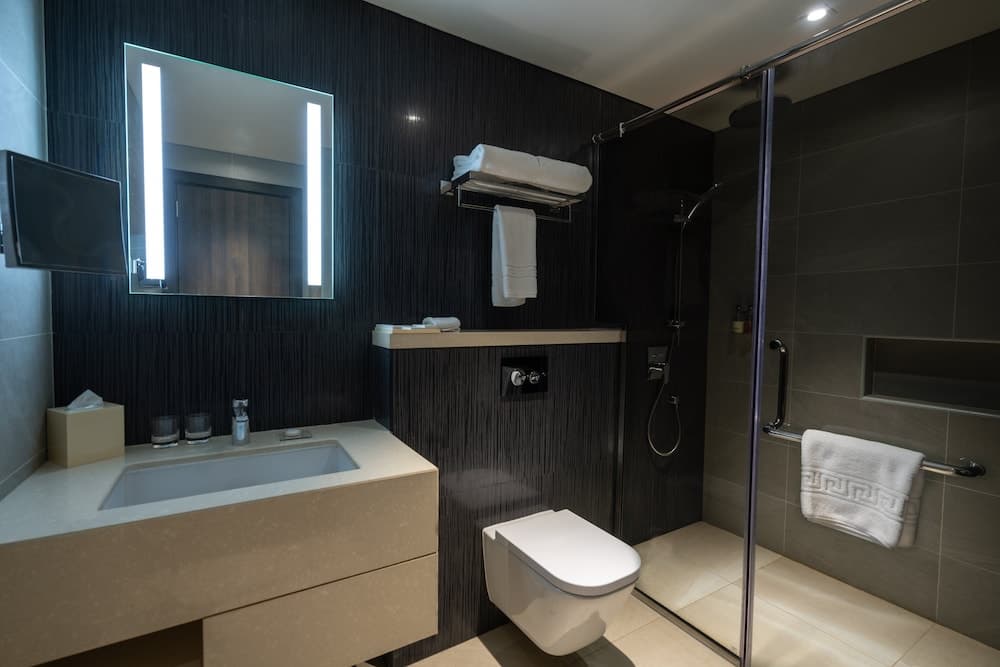 Citadines Al Ghubrah Muscat, Accessible bathroom