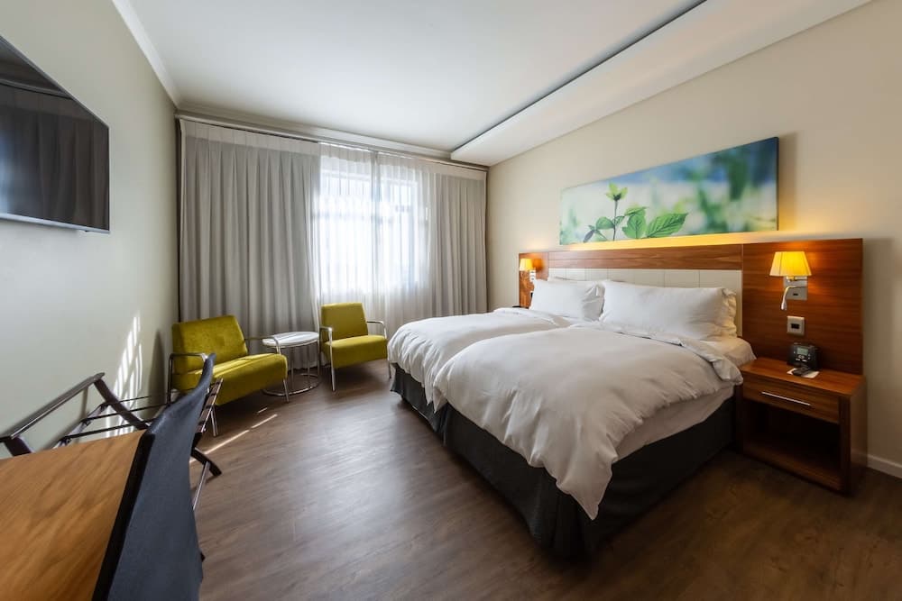 DoubleTree by Hilton Cape Town - Upper Eastside, Room