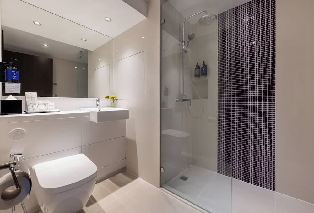 Travelodge Sukhumvit 11, Bathroom