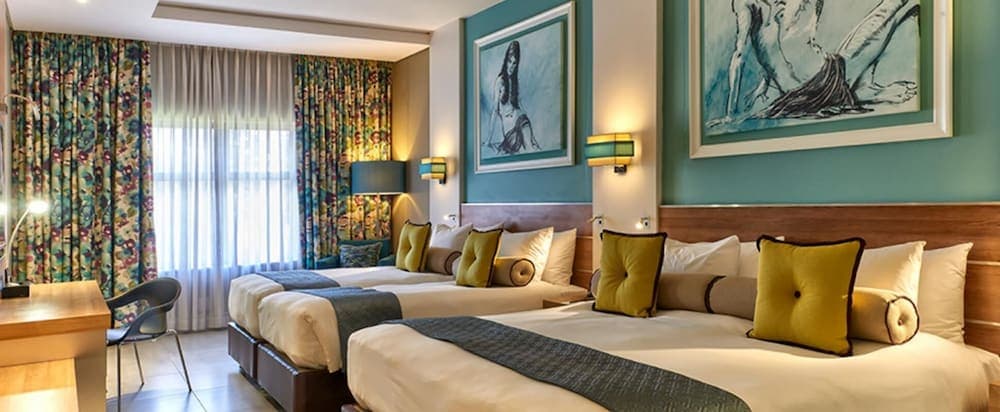 Peermont Metcourt at Emperors Palace, Room