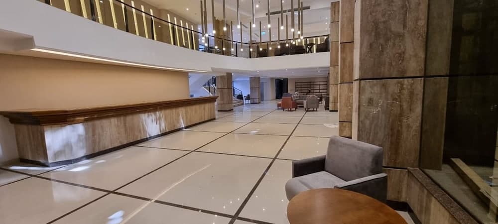 Hotel Royal Princess, Reception