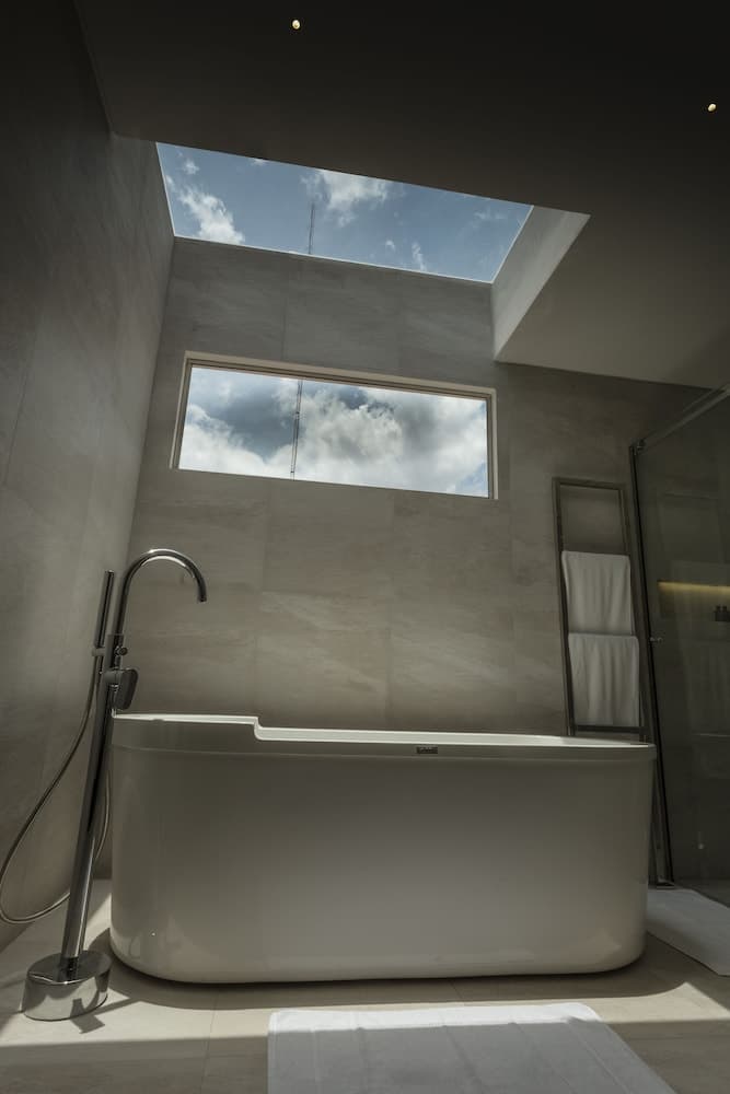 Cosmopolitano Hotel Boutique, Deep Soaking Bathtub