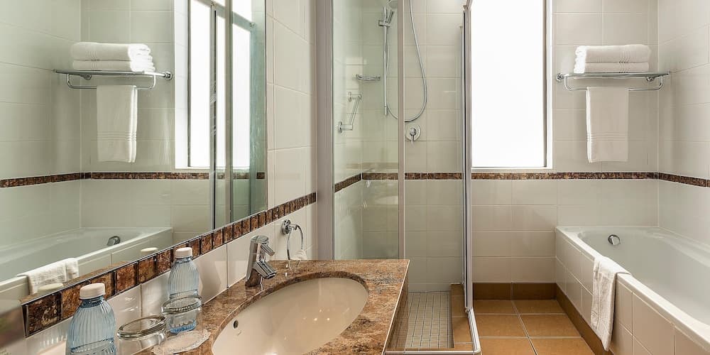 Cresta Grande Cape Town, Bathroom