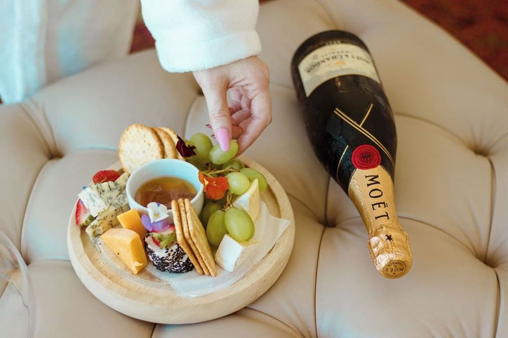 PEPPERCLUB HOTEL, Room service - dining