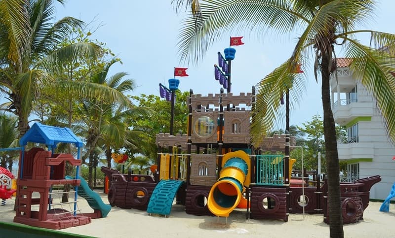 Las Americas Casa de Playa, GEN