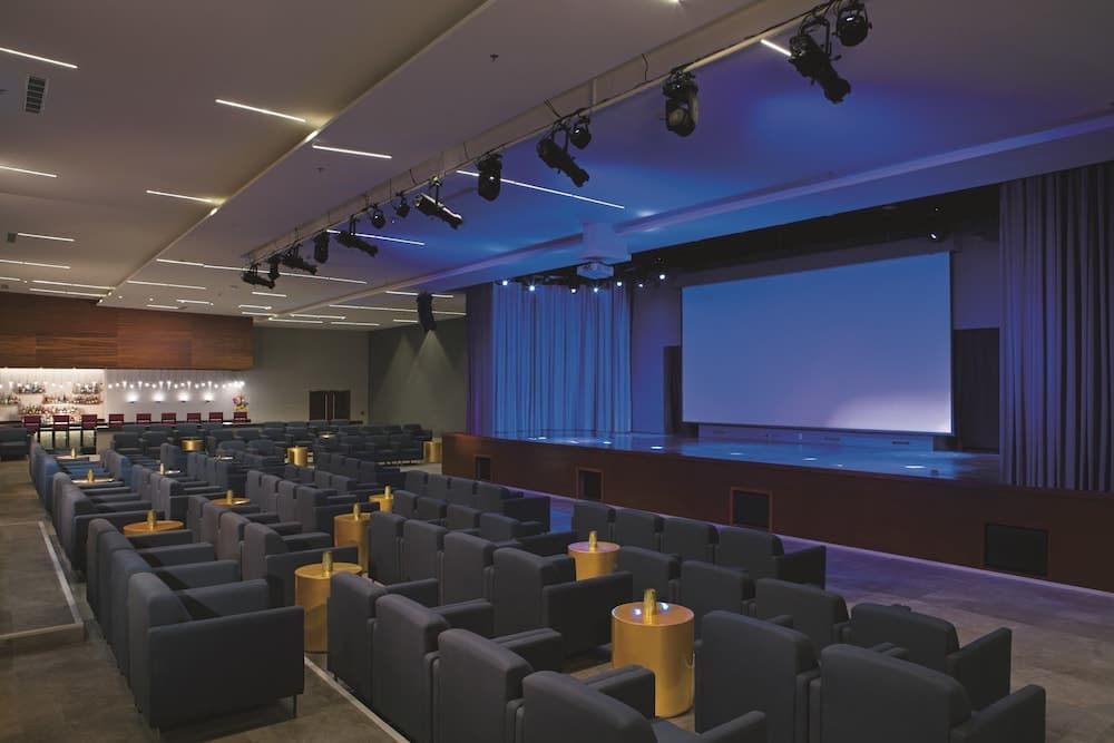 Breathless Riviera Cancun Resort & Spa - Adults Only - All Inclusive, Theater show