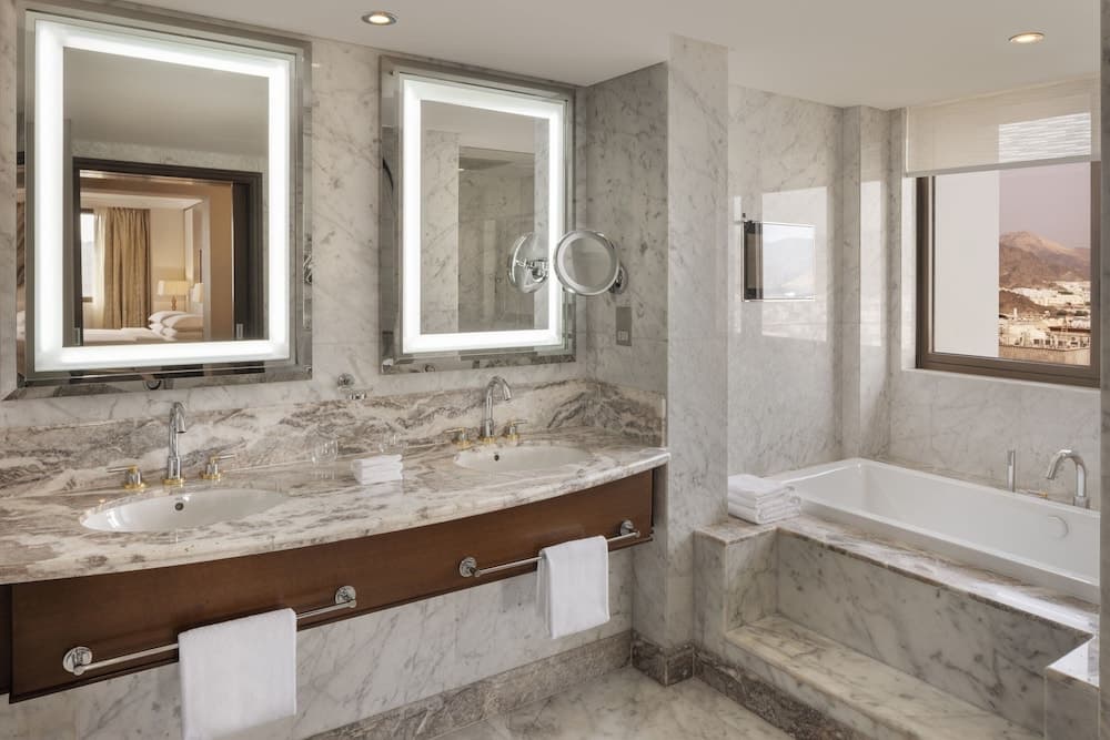 Sheraton Oman Hotel, Bathroom