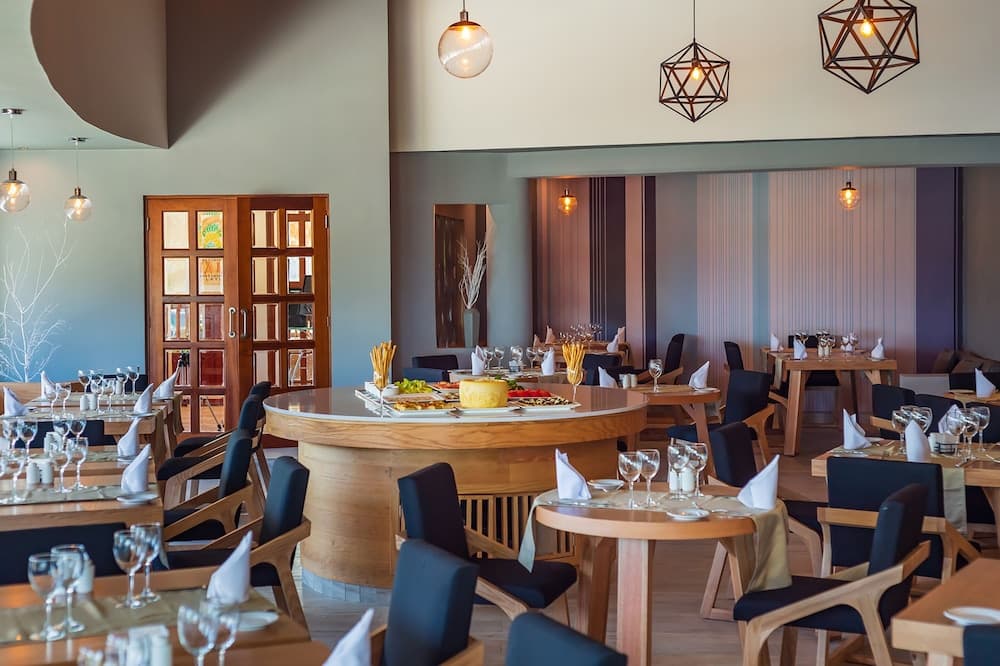 The Reef Coco Beach Resort & Spa- Optional All Inclusive, Restaurant