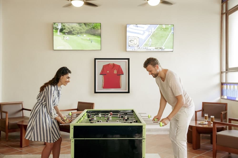 Allegro Playacar, Sports Bar