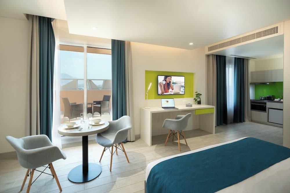 Citadines Al Ghubrah Muscat, Room
