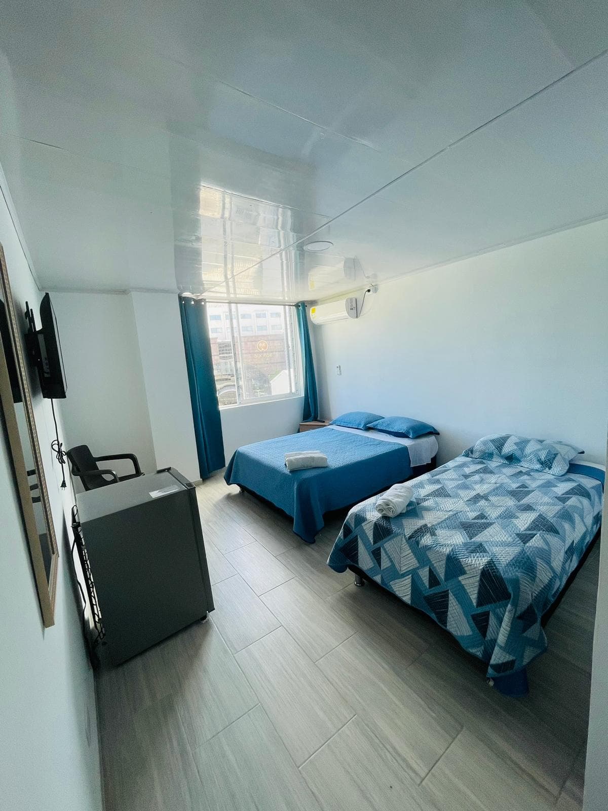 Blue Island Hotel, Guest room