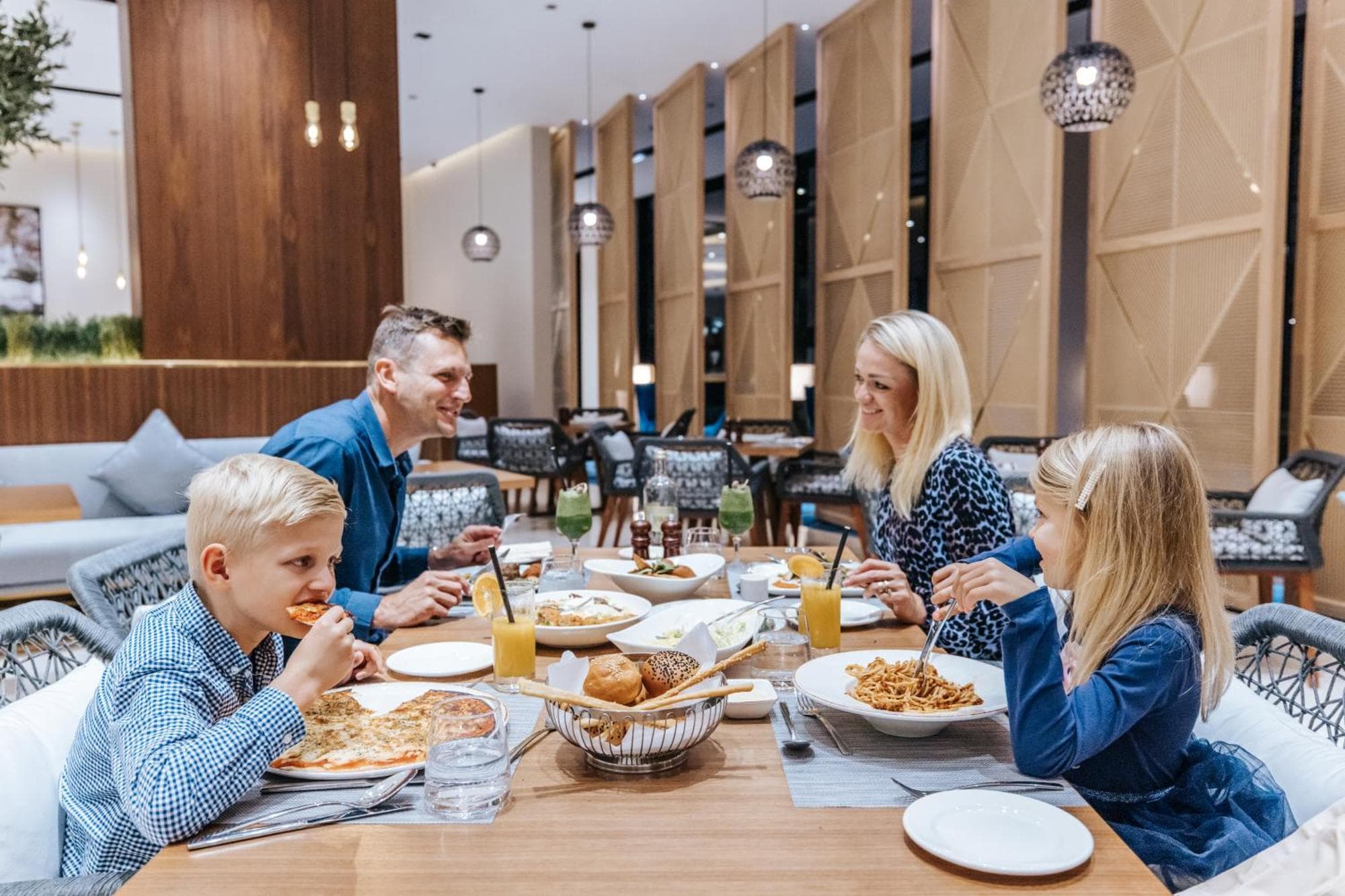 Maani Muscat Hotel & Suites, 