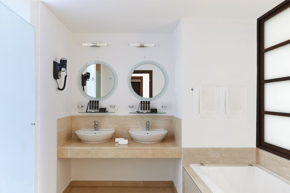Melia Dunas Beach Resort & Spa, Bathroom