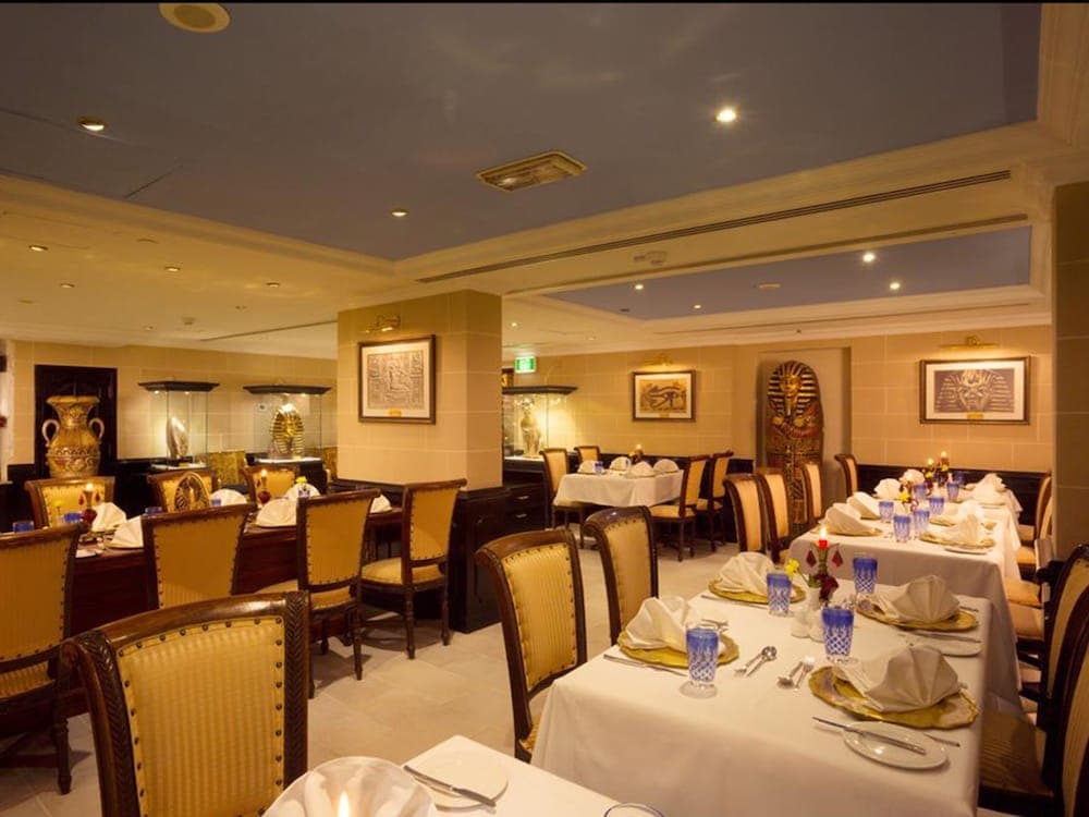 Arabian Courtyard Hotel & Spa, Restaurant