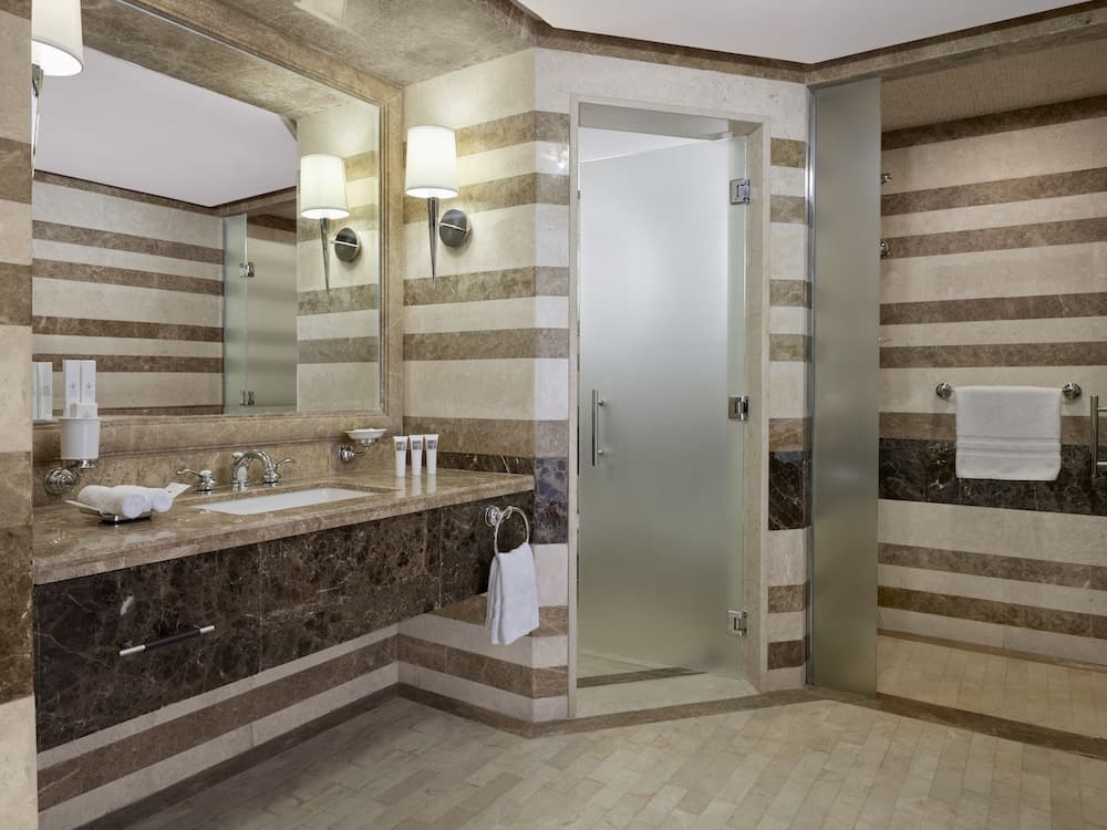 Swissotel Al Maqam Makkah, Bathroom