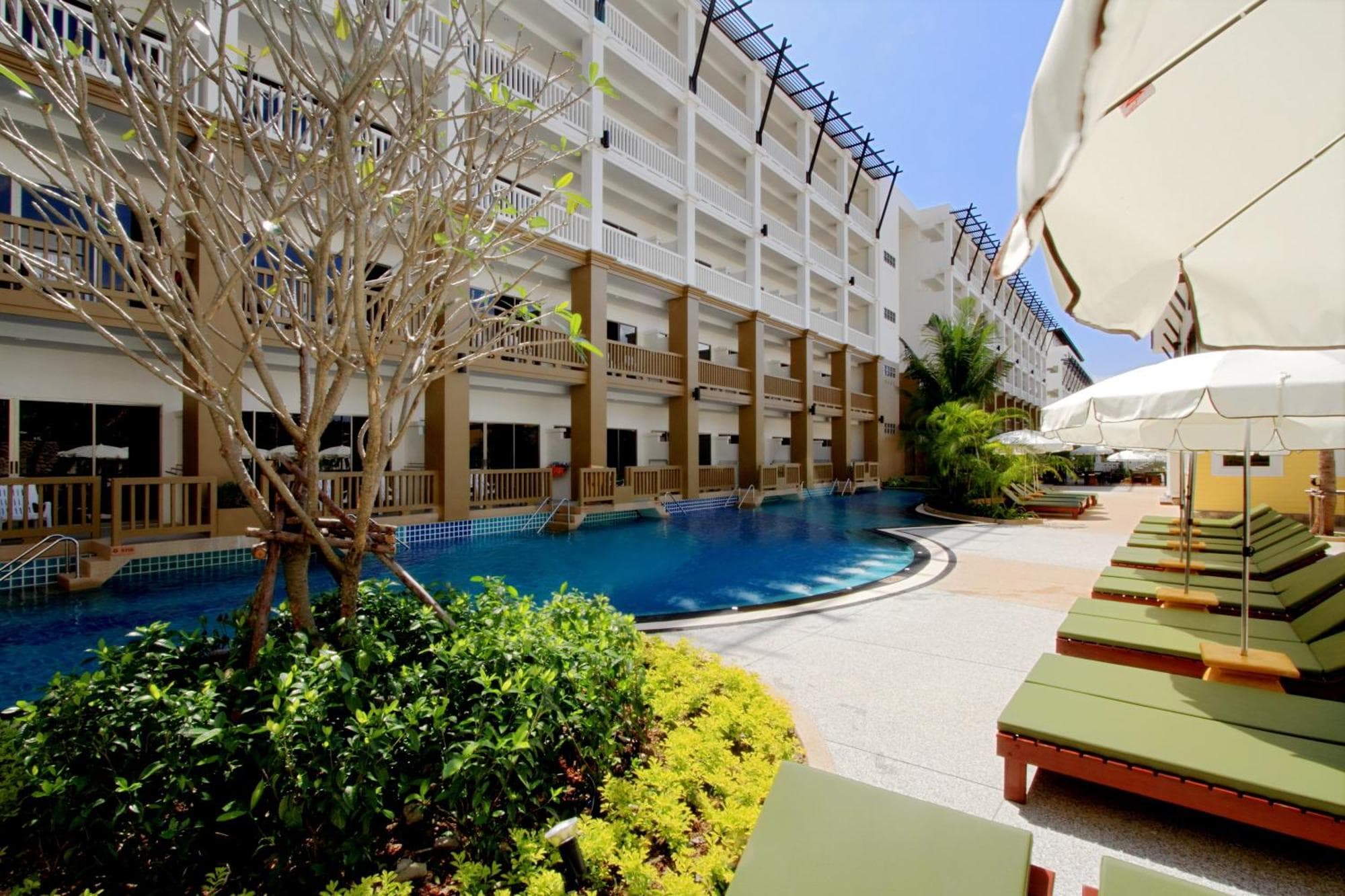 Kata Sea Breeze Resort - SHA Plus, 