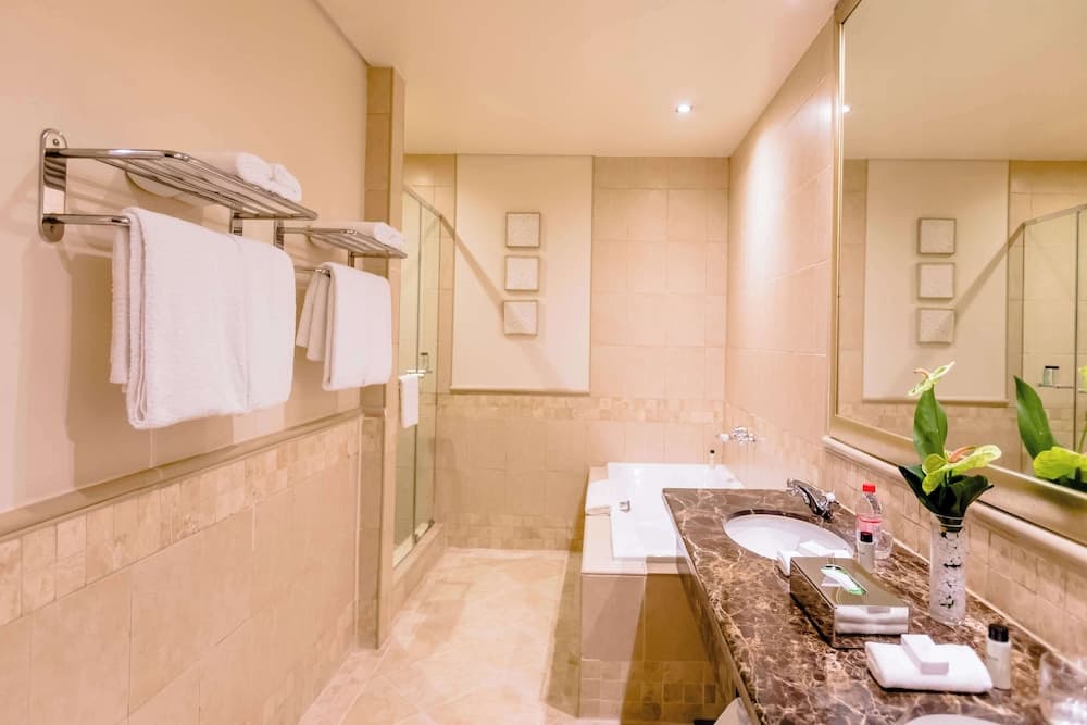 Southern Sun Sandton, Bathroom