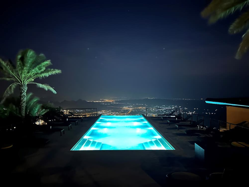 The View, Primary image