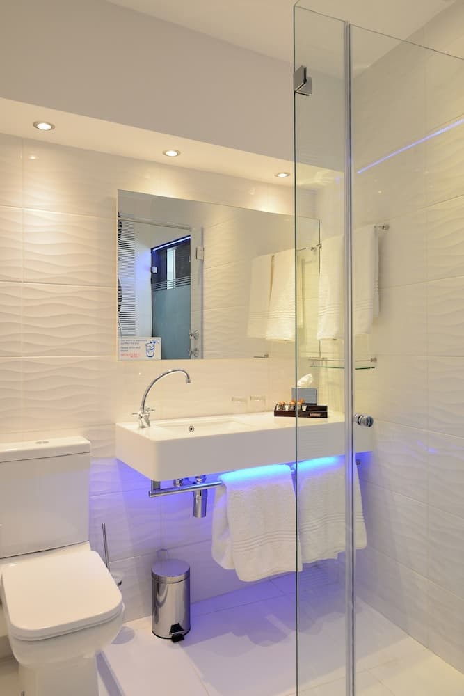 ONOMO Hotel Johannesburg Sandton, Bathroom