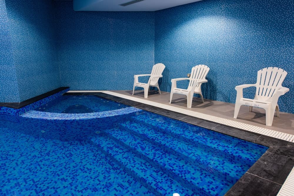 Rozana Hotel, Indoor pool