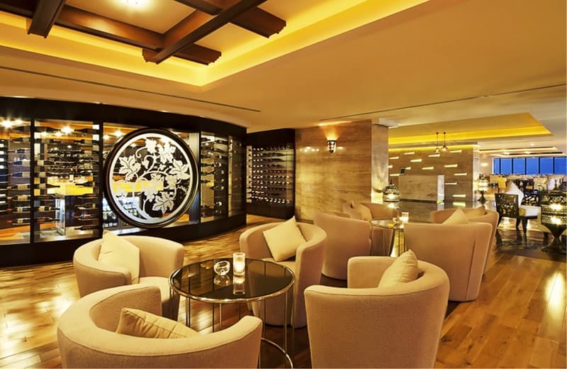 Park Regis Kris Kin Hotel, BAR