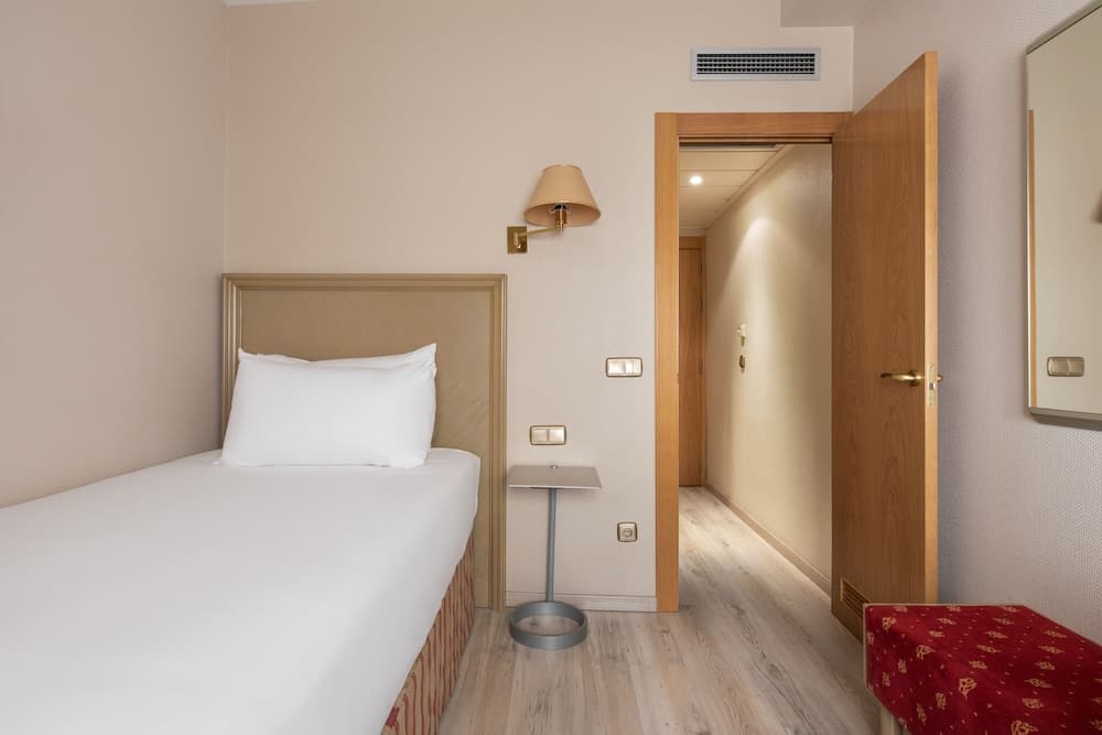 Crisol Almirante Bonifaz, Room