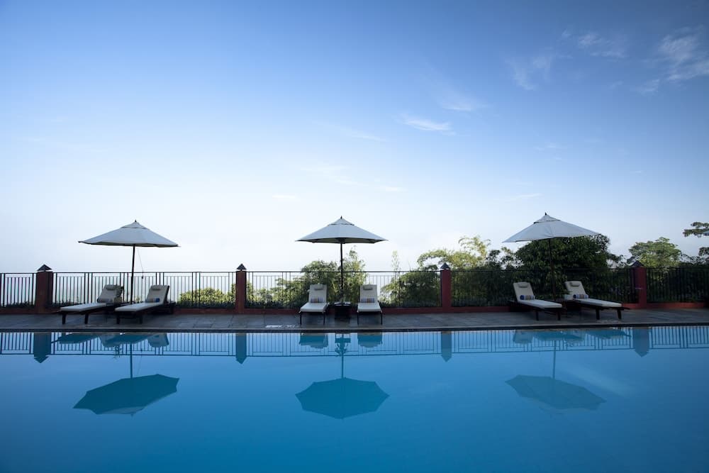 Amaya Hills Kandy 4*, Outdoor pool