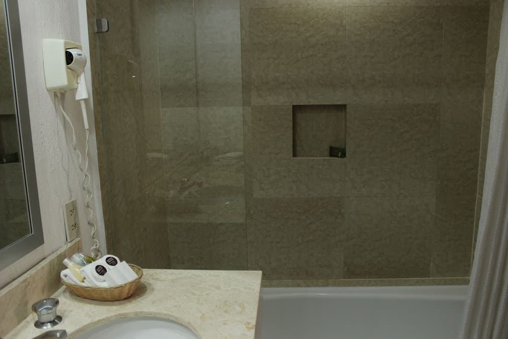 Hotel De Mendoza, Bathroom