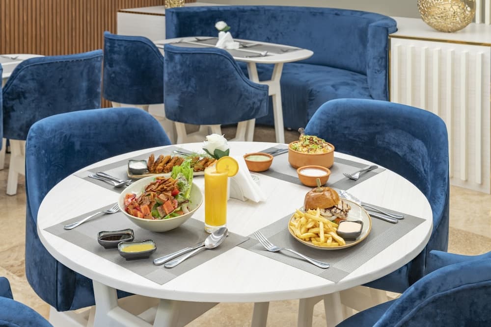 Citadines Al Ghubrah Muscat, Restaurant