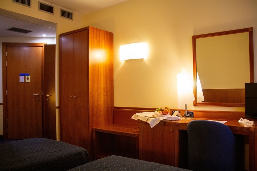 Pacific Hotel Fortino , Room
