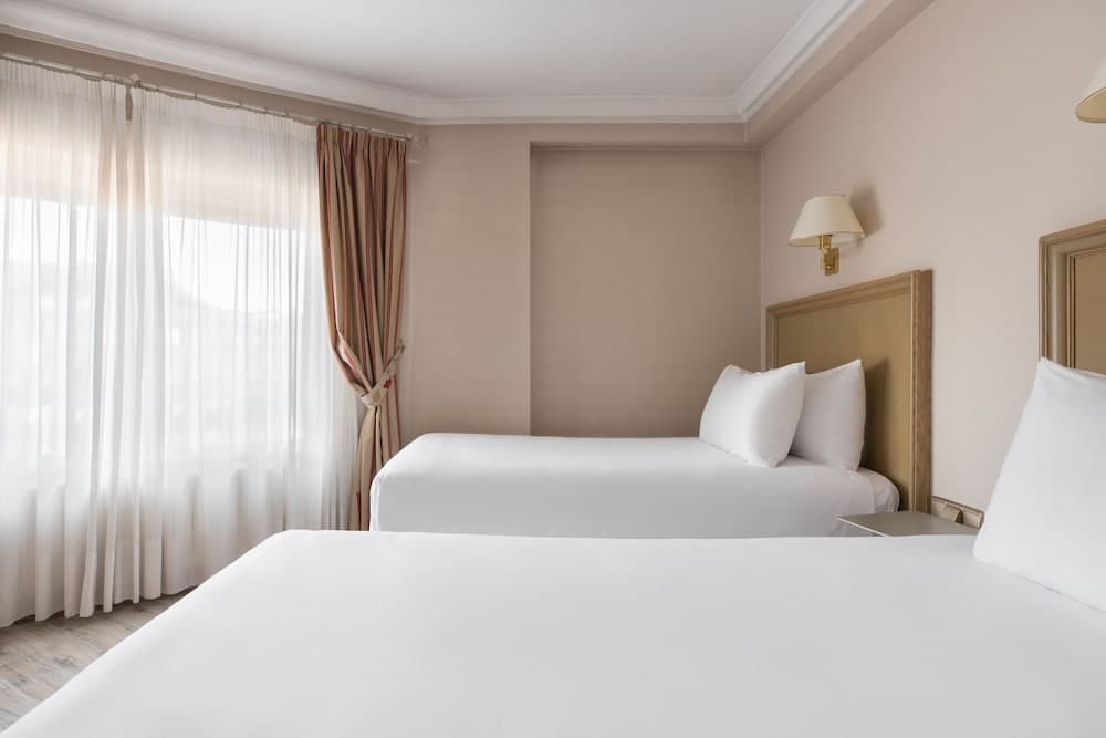 Crisol Almirante Bonifaz, Room