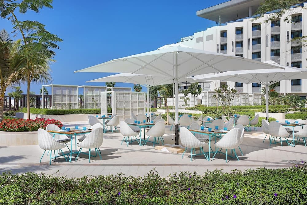 W Muscat, Restaurant