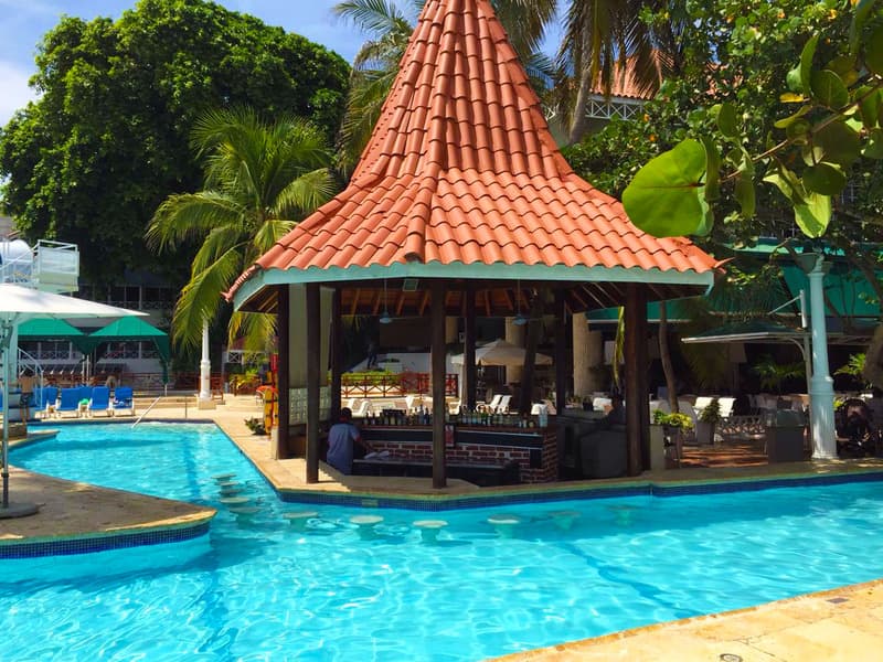 Las Americas Casa de Playa, BAR