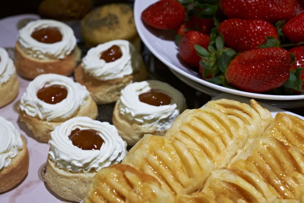 Peermont Metcourt at Emperors Palace, Breakfast area