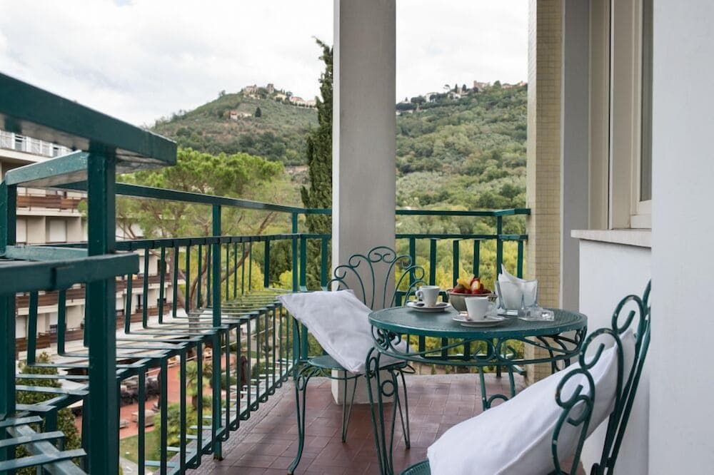 Grand Hotel Panoramic 4*, Exterior detail