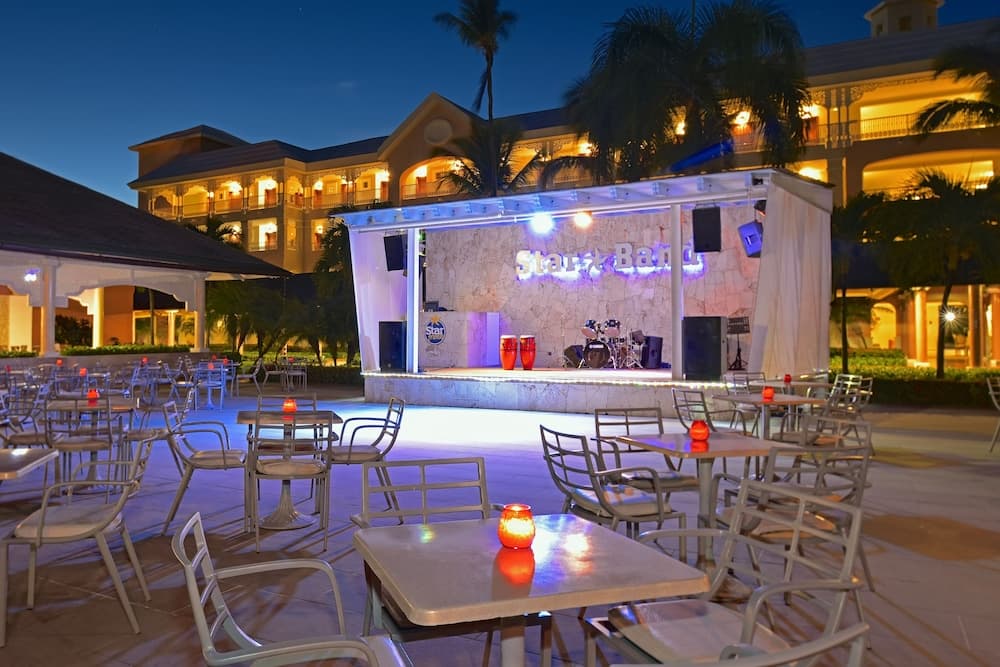 Iberostar Waves Punta Cana - All Inclusive, Theater show