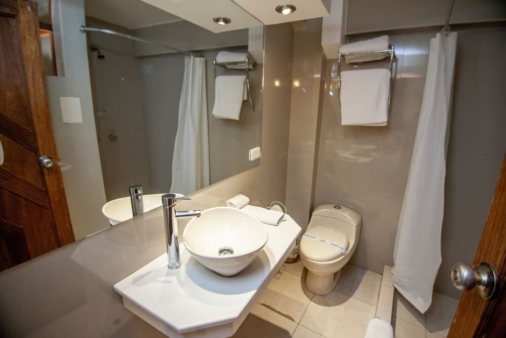 Intiwatana Hotel Boutique, Bathroom