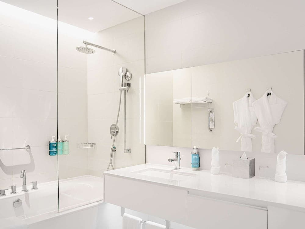 Novotel Muscat Airport, Bathroom